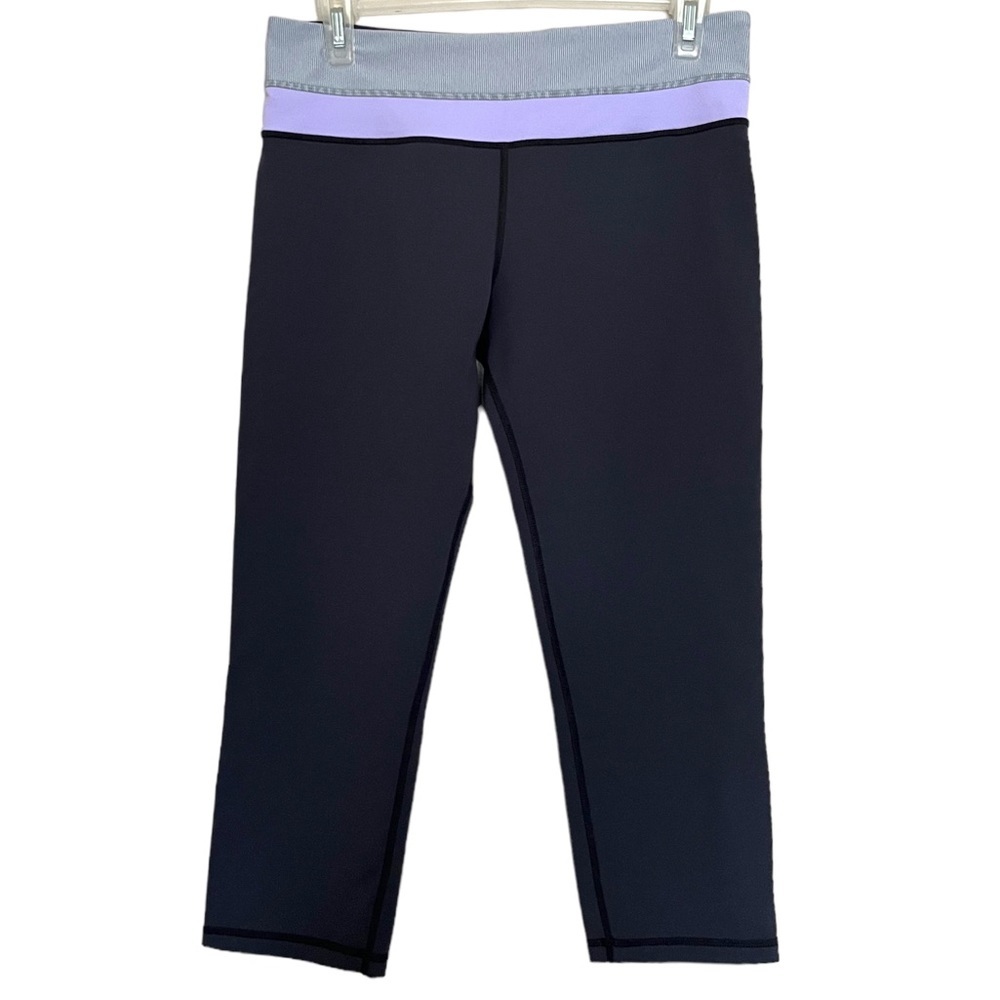 LULULEMON gray and purple Capri leggings size 8
